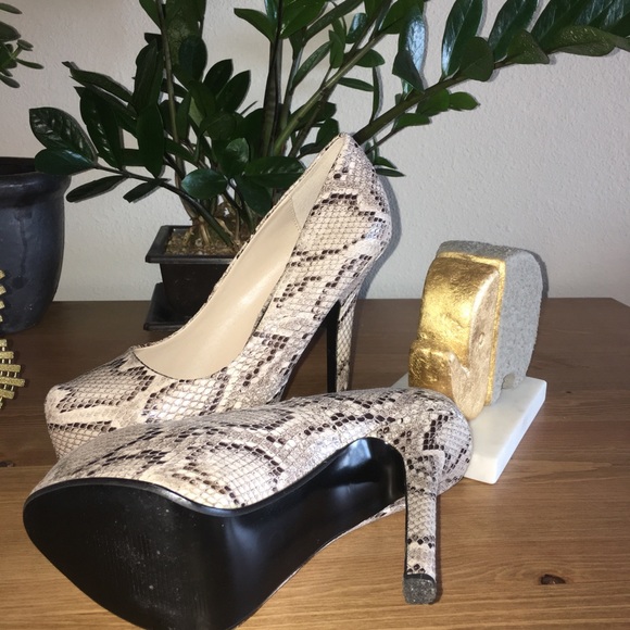 Steve Madden DEJAVU Natural Snake Heel 👠 - Picture 2 of 5